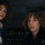 Nancy Wheeler e Robin Buckley, as detetives do Spinoff de Stranger Things, "One Way or Another". O livro de mistério liga as temporadas 4 e 5.